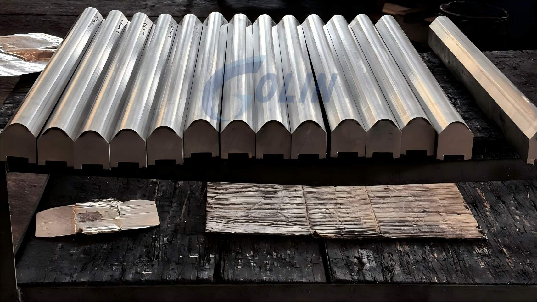 प्रेस ब्रेक टूलिंग के लिए सबसे अच्छी सामग्री क्या है?